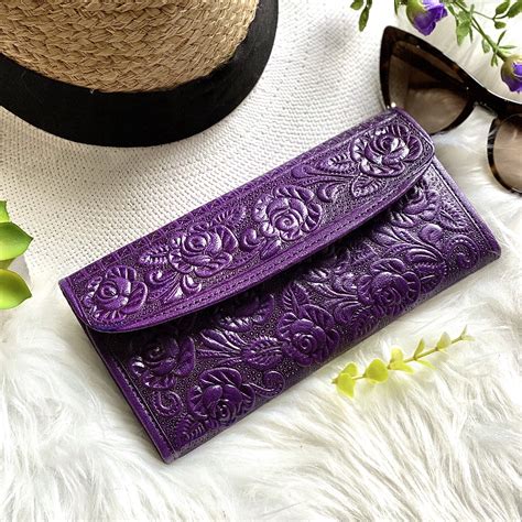 stylish wallets for women.